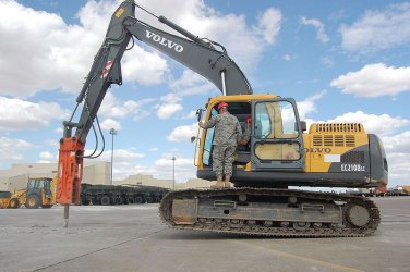 $800px-Excavator_jackhammer.jpg