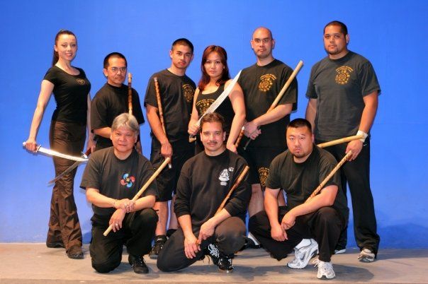 group shot with the inosanto isntructors and students